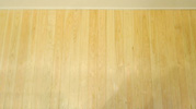 国産針葉樹 檜（ヒノキ） 木曽桧フローリング 品番:KH-08 床暖房対応 等級：上小 小節（埋木） 表面蜜蝋ワックス塗装 EM加工 サイズ：長さ1820mmｘ巾80mmｘ厚み15mm 11枚入/ケース/1.6平米入/0.5坪入 框材 施工事例