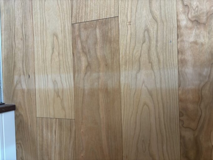 無垢フローリングに直接養生テープを貼るとこうなります