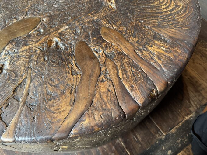河井寛次郎記念館臼のテーブル
