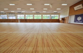 筑波大学剣道場オイル塗装 (1)