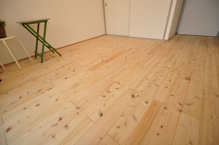 木魂防音無垢フローリングLLSB-22の施工例